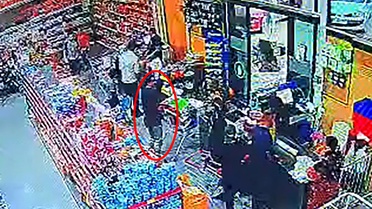Adana'da düğün ve ATM hırsızlığı şüphelisi marketten 6 bin liralık ürün çalarken yakalandı