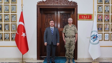 Erzincan Valisi Aydoğdu, yeni İl Jandarma Komutanı Altundarak'ı kabul etti
