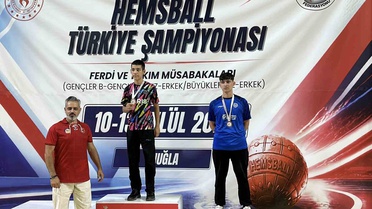 Muğla'da düzenlenen Hemsball Türkiye Şampiyonası'nda Eskişehirli Miraç Demirel şampiyon oldu