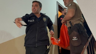 Karabük'te evinde düşen 90 yaşındaki kadın itfaiyenin camdan müdahalesiyle kurtarıldı