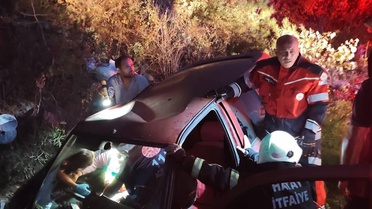 Hatay'da menfeze devrilen otomobildeki 4 kişi yaralandı