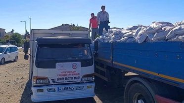Hayrabolu'da 1150 haneye toplam 935 ton kömür yardımı dağıtılıyor