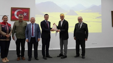 İpsala'da toprak işlemesiz tarım konferansında iklime uyum teknikleri ele alındı