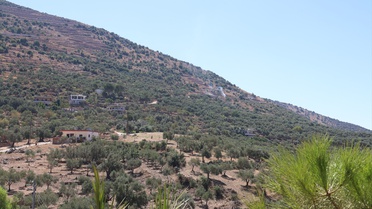 İsrail askerleri ateşkese rağmen Lübnan'ın güneyinde bir evi yıktı, bir kişiyi alıkoydu