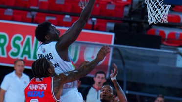 Karşıyaka özel maçta Aliağa Petkimspor'a 86-79 yenildi