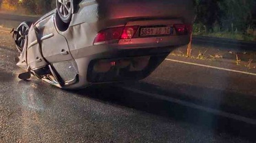 Kontrolden çıkan otomobil, fındık makinesi ve biçerdövere çarpıp takla attı: 1 yaralı