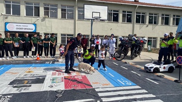 Pınarhisar'da öğrencilere güvenli yaya geçişi ve servis kuralları anlatıldı