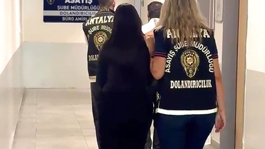 Antalya'da kendini polis diye tanıtan dolandırıcılar 7 milyon lirayı aldı