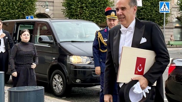 Stockholm Büyükelçisi Karakoç, İsveç Kralı'na güven mektubunu sunarak göreve başladı