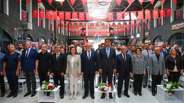 Uşak'ta 46 yıllık terziye 'Yılın Ahisi' ödülü verildi