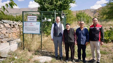 Üzümlü Kaymakamı Hökelekli, üzüm bahçesi ve erken uyarı sistemini yerinde inceledi