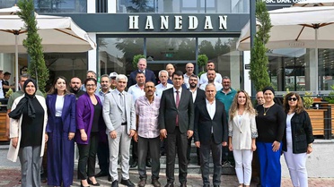 Uşak Valisi Kartal, mahalle muhtarlarıyla kahvaltıda buluştu