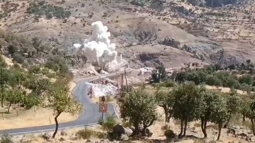 Siirt Pervari yolunda kontrollü patlatma kameraya yansıdı