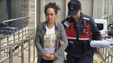 Zonguldak'ta kızını zincirleyen baba adliyede, kardeşler koruma altına alındı