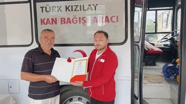 Boyabat'ta 35'inci bağışına altın madalya alan Doyum, 38'inci kez kan verdi