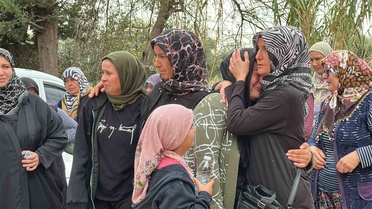 Antalya aile faciasında hayatını kaybedenler yan yana defnedildi, cenazede gözyaşları sel oldu