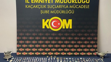 Beykoz'da tarihi eser operasyonunda 402 sikke ve obje ele geçirildi