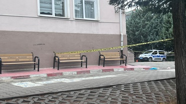 Boşanma aşamasındaki eşini bıçakla ağır yaraladı
