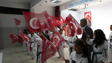 Çubuk'ta İlköğretim Haftası törenle başladı, öğrenciler gösteri sundu