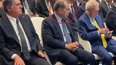 Dursun Özbek'in Aziz Yıldırım'ın telefonuna bakışı dikkat çekti! Herkes aynı yorumu yapıyor