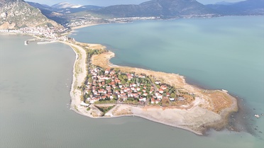 Eğirdir Gölü'ndeki Yeşilada, sonbaharda havadan görüntülendi