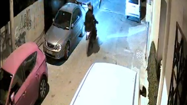 İzmir Karabağlar'da fırın işçisinin motosikleti itilerek çalındı