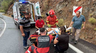 Göcek'te tek taraflı trafik kazasında araçta mahsur kalan 1 kişi kurtarıldı