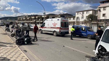 Kocaeli Körfez'de hafif ticari araçla çarpışan motosiklet sürücüsü ağır yaralandı