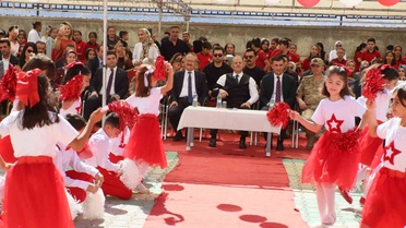 Hakkari'de İlköğretim Haftası töreni renkli görüntülere sahne oldu