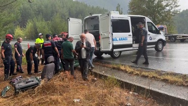 Akseki'de kamyonet ağaçlara çarptı, hastaneden taburcu olan 71 yaşındaki adam öldü