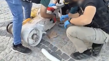 Elazığ'da iş makinesine zulalanmış 1 kilo 850 gram esrar ele geçirildi, 1 şüpheli tutuklandı
