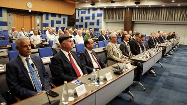 İzmir'de gümrük müşavirlerine plaket, 30-50 yılını dolduran 73 isim ödüllendirildi