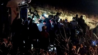 Kars'ta saman balyası yüklü kamyonet devrildi, 4 kişi yaralandı