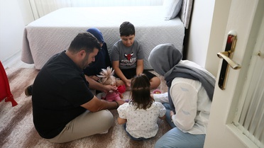 Muş'ta 14 yıllık hasret bitti, Bozkurt çifti 2 yaşındaki Bahar'a koruyucu aile oldu