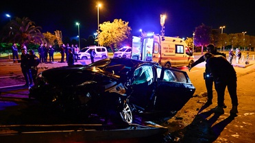 Maltepe'de iki otomobilin çarpışması sonucu 2'si ağır 9 kişi yaralandı