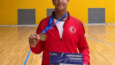 Salihlili Mustafa Göde, Bulgaristan'daki Avrupa KURAŞ Şampiyonası'nda altın madalya kazandı
