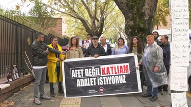 Adalet Bakanlığı önündeki depremzede eylemi 7'nci günde, yağmura rağmen sürüyor