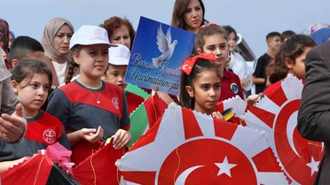 Aksaray'da 150 öğrenci Gazze'deki çocuklar için uçurtma uçurdu