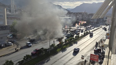 Alanya'da seyir halindeki elektrikli motosiklet alev alıp kullanılamaz hale geldi