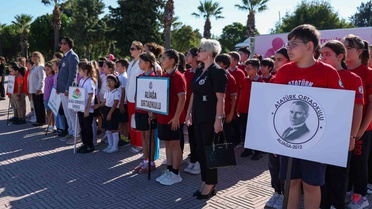 Aliağa'da İlköğretim Haftası etkinliklerle başladı, ilk zili Kaymakam Güney çaldı