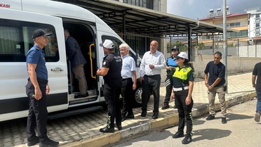 Anamur'da okul servis araçları Kaymakam ve Emniyet Müdürü katılımıyla denetlendi
