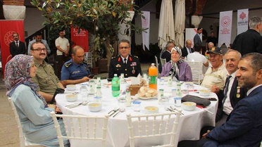 Aydın'da Gaziler Günü kapsamında Valiliğe yürüyüş ve öğle yemeği düzenlendi