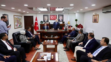 Bakan Yumaklı, AK Parti Erzincan İl Başkanlığında teşkilatla buluştu