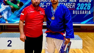 Bilecikli sporcu Mikail Zaloğlu, Bulgaristan'da Avrupa Kuraş Şampiyonu oldu