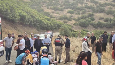 Bingöl Adaklı'da minibüs şarampole yuvarlanınca 10 kişi yaralandı