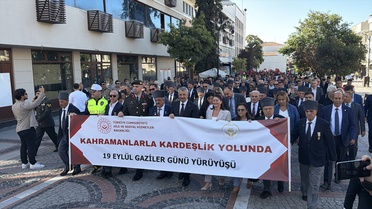 Edirne'de Gaziler Günü yürüyüşü Atatürk Anıtı'nda sona erdi