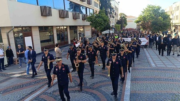Edirne'de gaziler için kortej yürüyüşü düzenlendi, helva ikram edildi