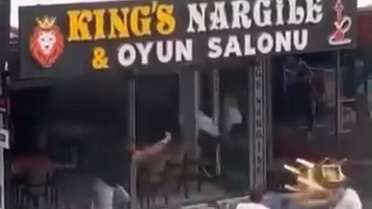 Elazığ'da oyun salonunda sandalyeler havada uçuştu, 1 kişi yaralandı