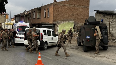 Erzurum Kazım Karabekir'de tüfekli kavgada 3'ü ağır 12 kişi yaralandı, polis de yaralı