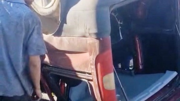 Erzurum Aziziye'de takla atan araçta sürücü yaralanarak hastaneye kaldırıldı